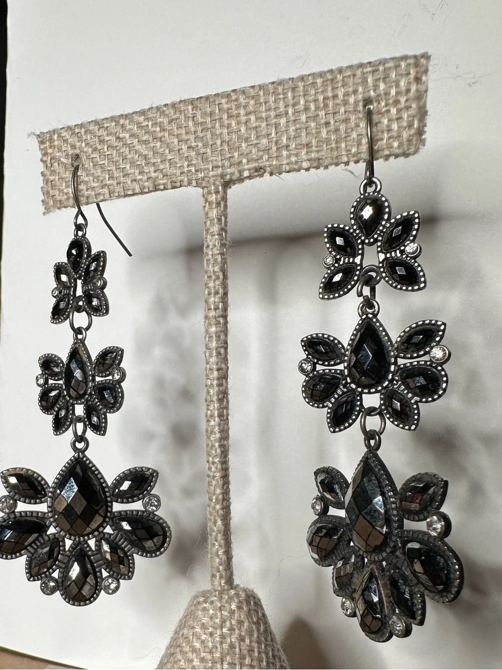 5/$25 😻 Black Faceted Crystal Floral Drop Earrings